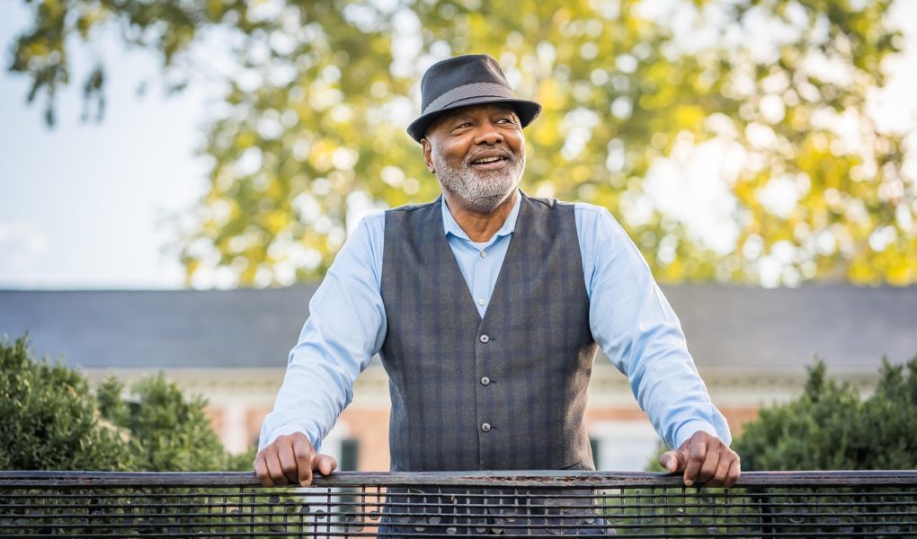 Jak się ubrać po 60-tce? Odkryj 5 ponadczasowych zasad stylu z klasą