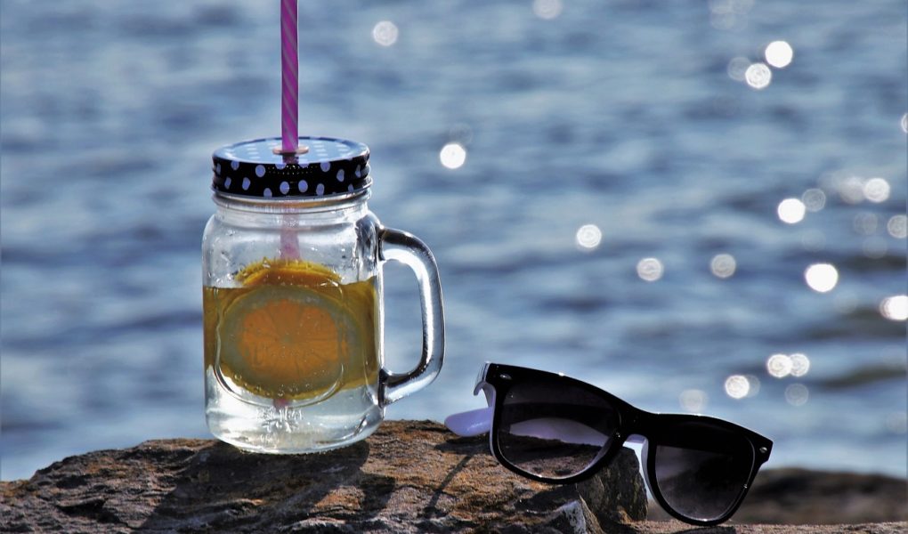 Upał nie musi oznaczać potu i dyskomfortu – zobacz jak się ubrać mądrze i modnie